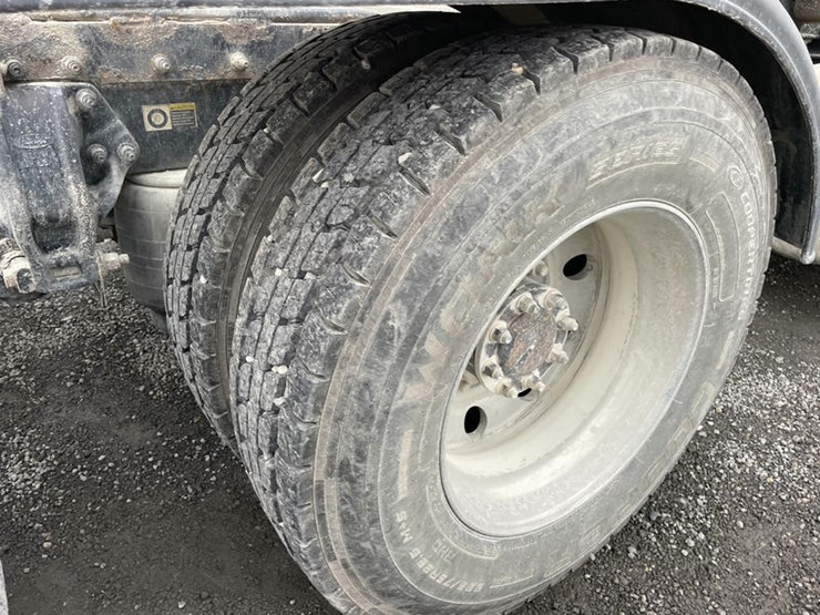 peterbilt-386-image-22