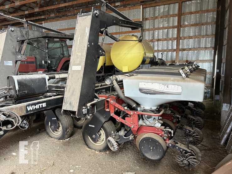 2004-white-8516-image-25