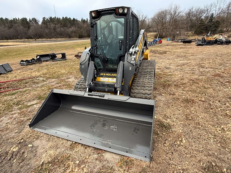 new-holland-c245-image-2