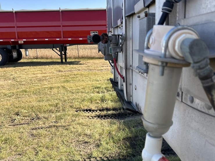 2019-wilson-livestock-trailer-image-25