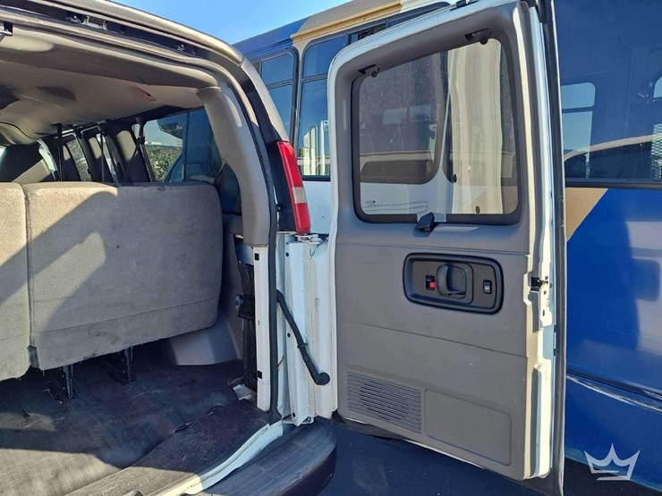 2015-chevrolet-express-2500-image-40