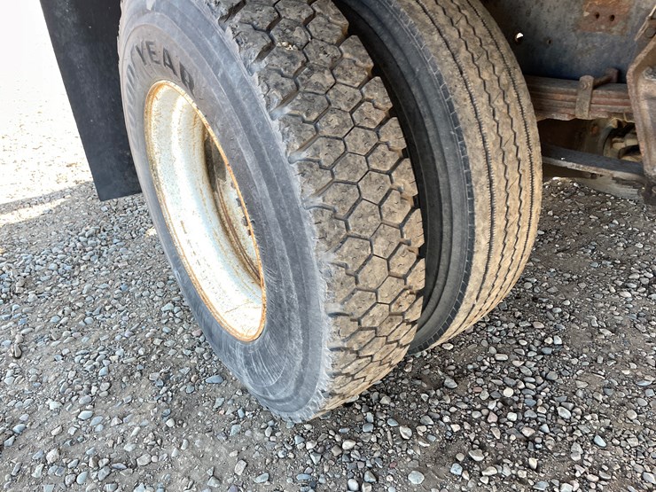 international-4700-image-13