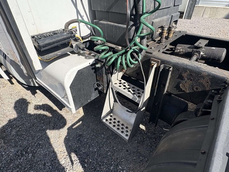 2007-kenworth-t600-image-12