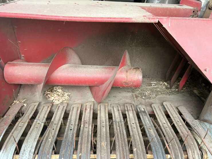ih-47-square-baler,-540-pto,-twine,-stored-inside-image-4