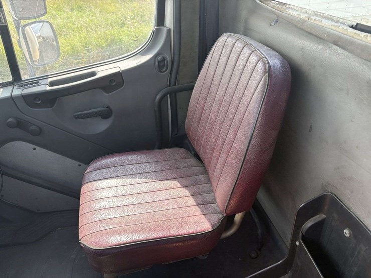 2004-freightliner-m2-business-class-semi-tractor,-day-cab,-mercedes-460,-10-speed,-jake-brake,-lopro-image-24