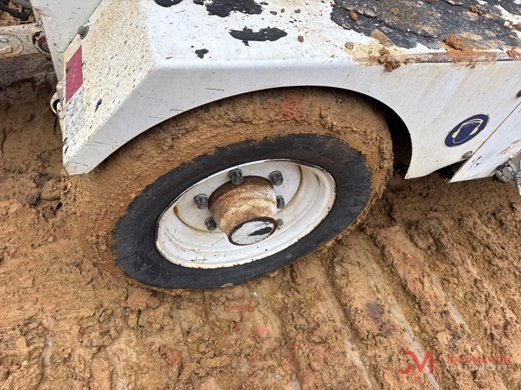 roadtec-fb-100e-sweeper-image-8