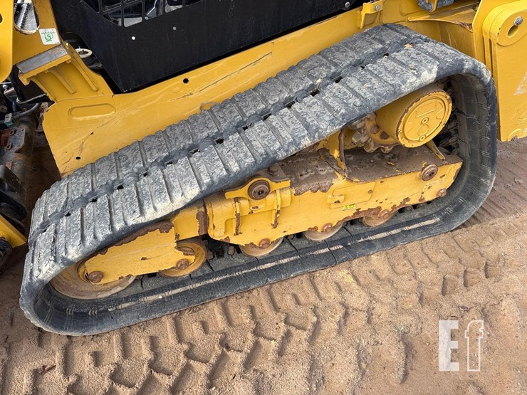 2017-caterpillar-239d-image-8