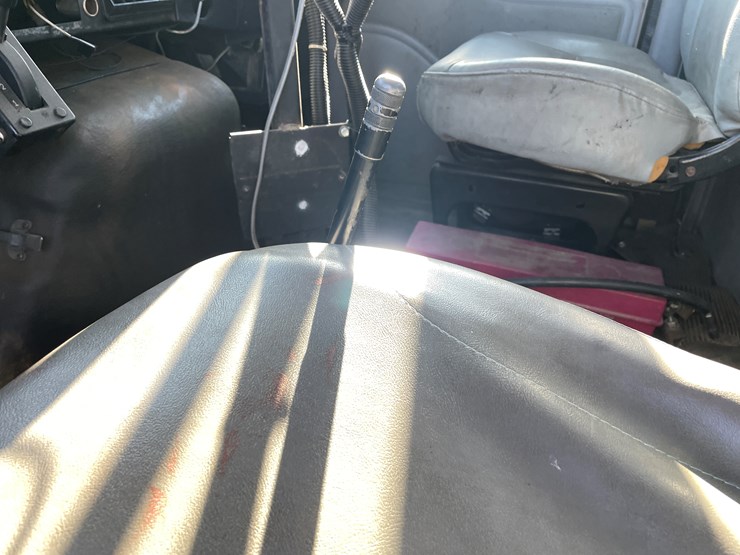 international-4700-image-23