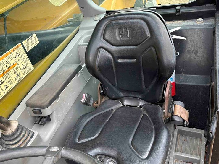 caterpillar-tl1055d-image-12