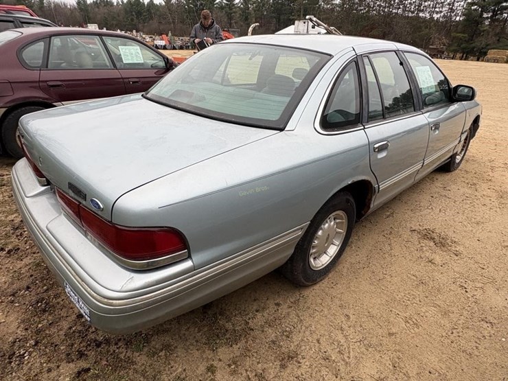 1995-ford-crown-victoria-lx-car-image-7