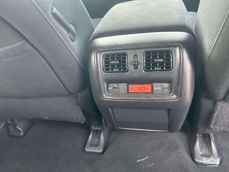 2015-nissan-pathfinder-image-30