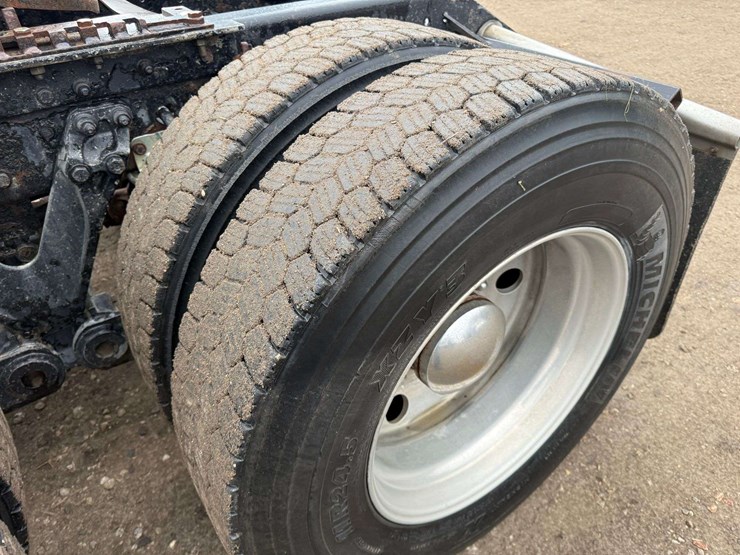 2001-kenworth-t800-image-18