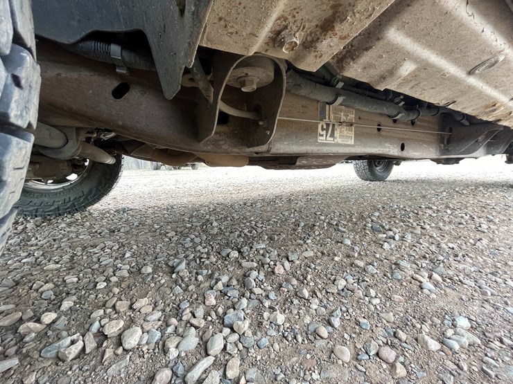 #1125-•-2013-chevrolet-silverado-pickup-truck-(has-mn-title)-image-16