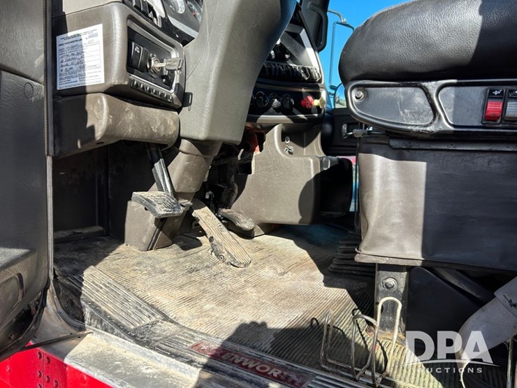 2009-kenworth-t800-image-33