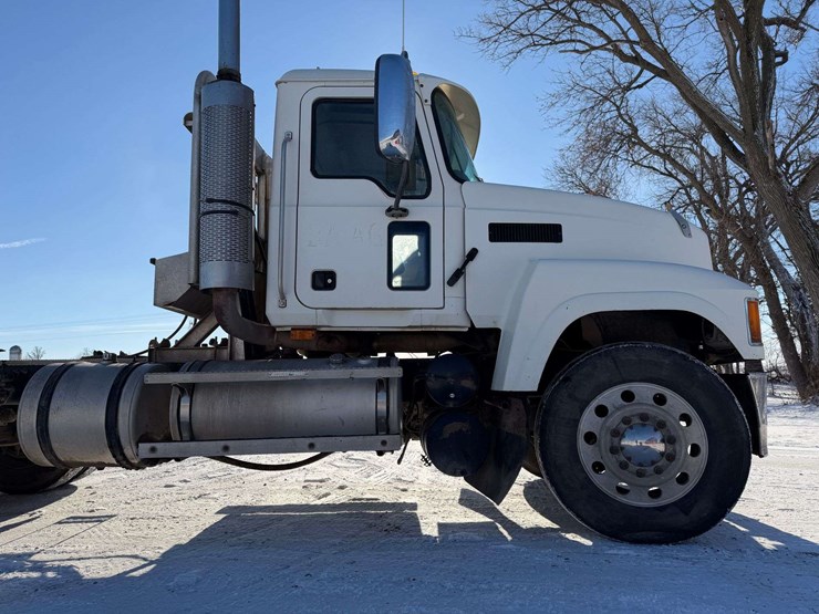 2006-mack-chn613-image-12