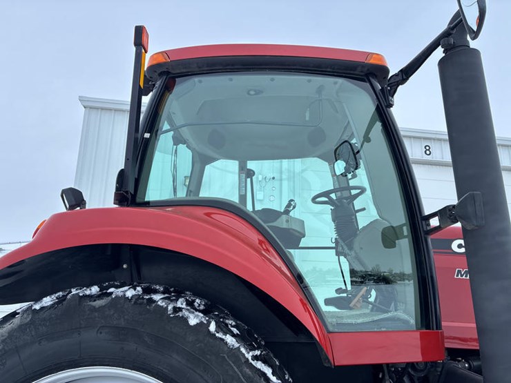 case-ih-magnum-190-image-23