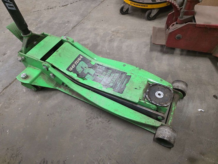 daytona-3-ton-low-profile-long-reach-high-performance-jack,-model:-ds300lrg-–-green-image-2