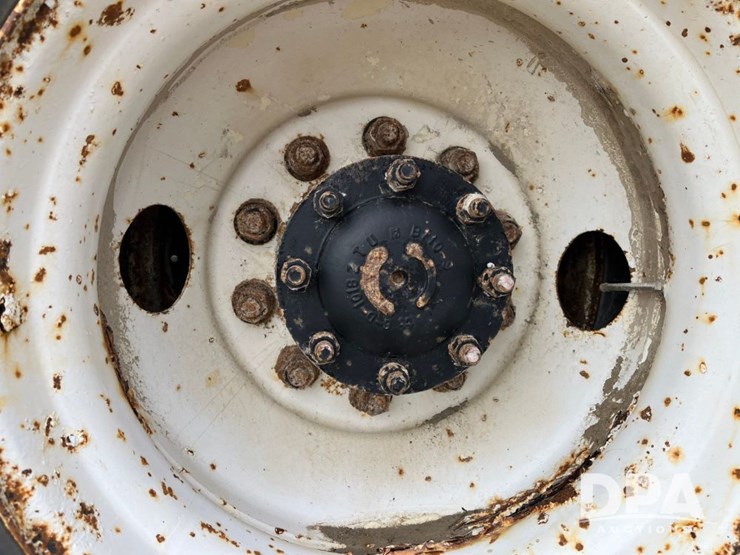 1999-freightliner-fl70-image-28