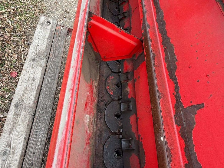 international-172-grain-drill-with-grass-seeder,-6”-spacing-with-hitch-and-hydraulic-plumbing-image-15