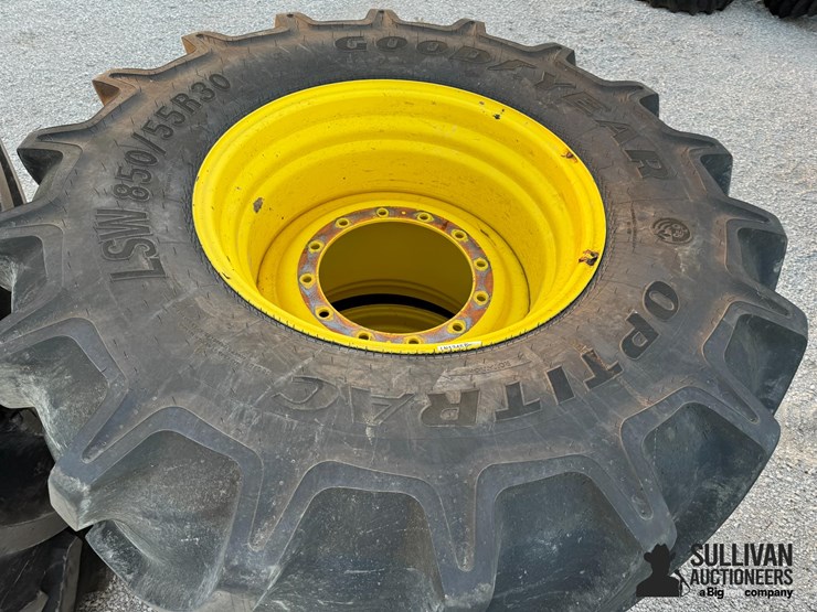 lsw-tires-&-rims-for-jd-8r-tractor-image-2