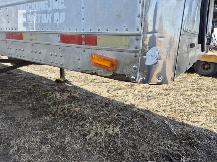 2002-utility-3000r-image-3