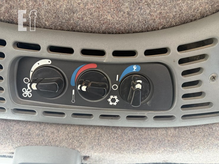 1998-new-holland-tv140-image-18