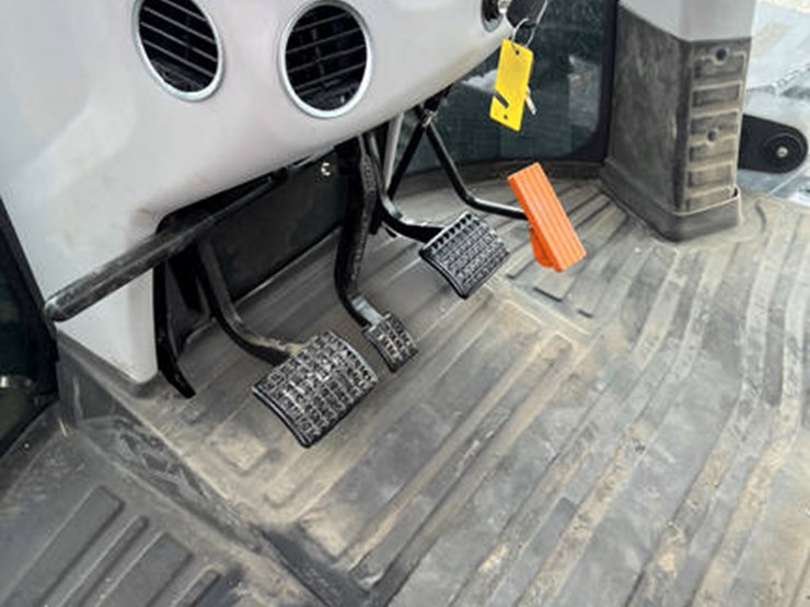 2023-new-holland-t9.600-image-43