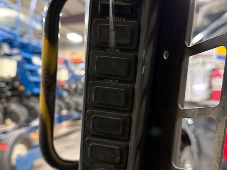 new-holland-l170-image-20