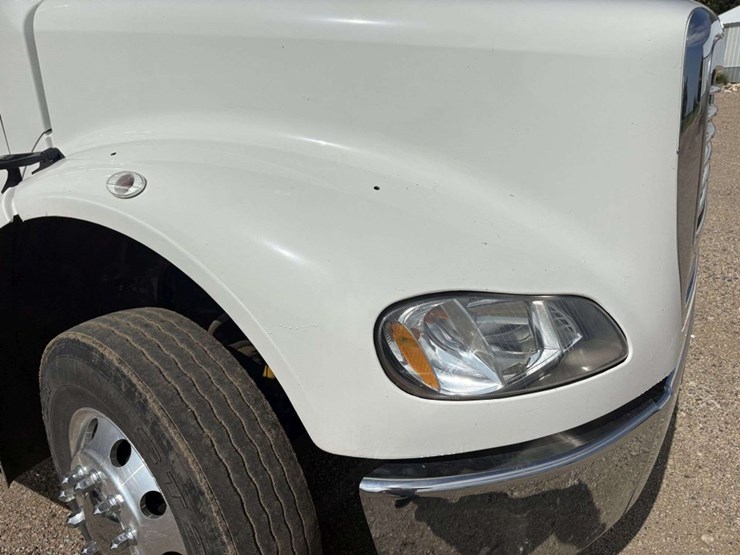 2004-freightliner-m2-business-class-semi-tractor,-day-cab,-mercedes-460,-10-speed,-jake-brake,-lopro-image-6