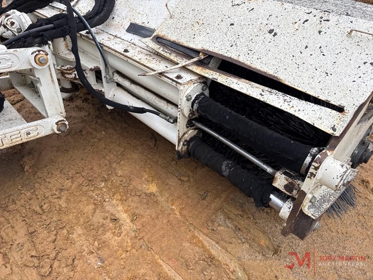 roadtec-fb-100e-sweeper-image-15