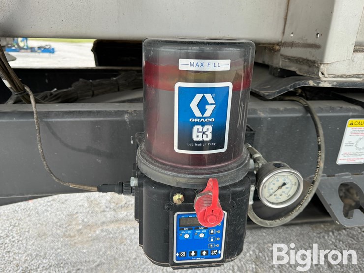 2023-unverferth-1850-pro-force-dry-fertilizer-spreader-image-17