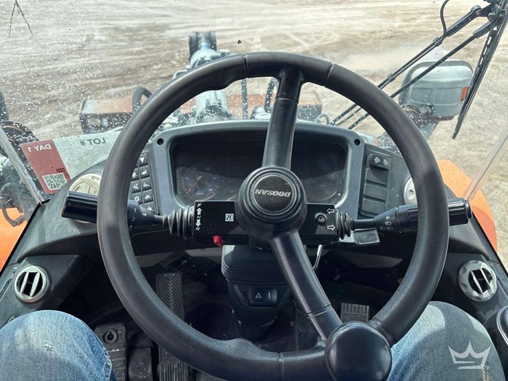 2018-doosan-dl220-5-image-14