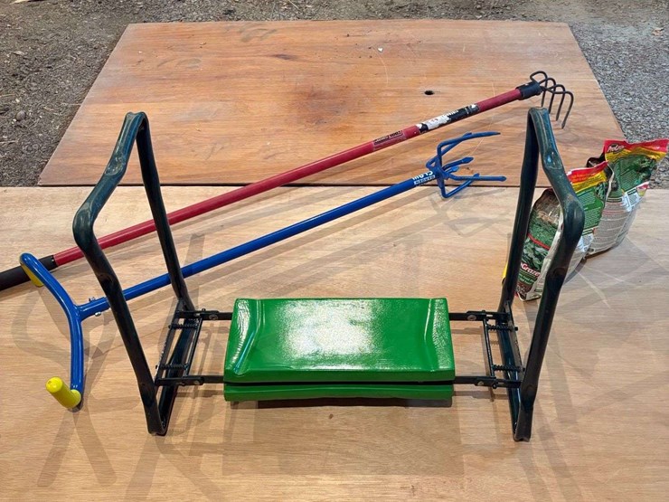 garden-lot:-garden-claw-twist-cultivator,-toolshop-4-tine-cultivator,-folding-garden-seat/kneeler,-f-image-5