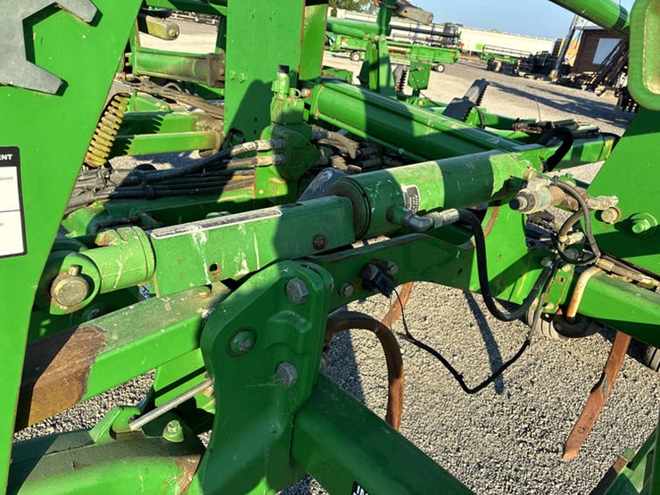 john-deere-2410-image-12