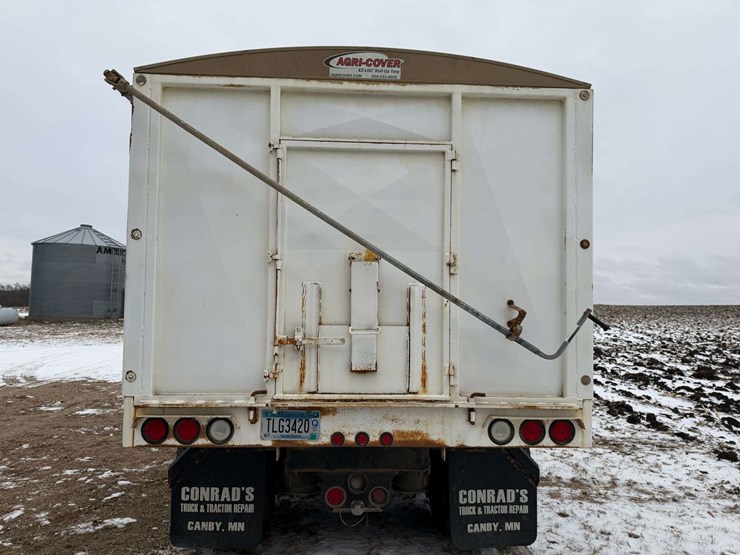 2006-freightliner-columbia-grain-truck,-549,000-miles,-8-year-old-box,-eaton-speed-shift-10-speed-tr-image-10