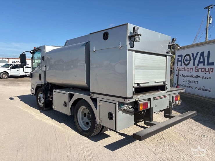 2019-isuzu-nrr-image-4