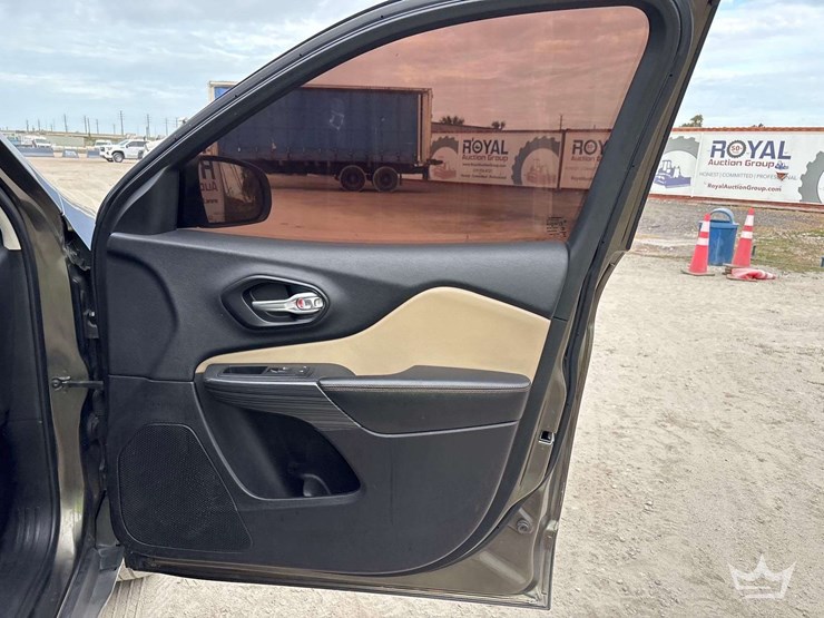 2015-jeep-cherokee-image-19