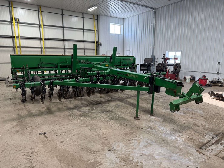 great-plains-20’-grain-drill,-10”-spacing,-3pt-converted-into-a-pull-type,-has-markers,-front-coulte-image-1
