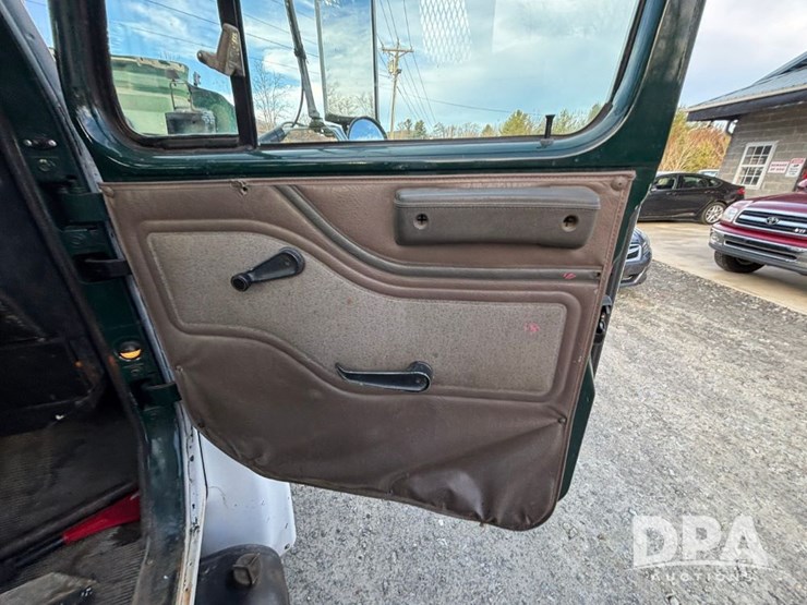 international-4700-image-73