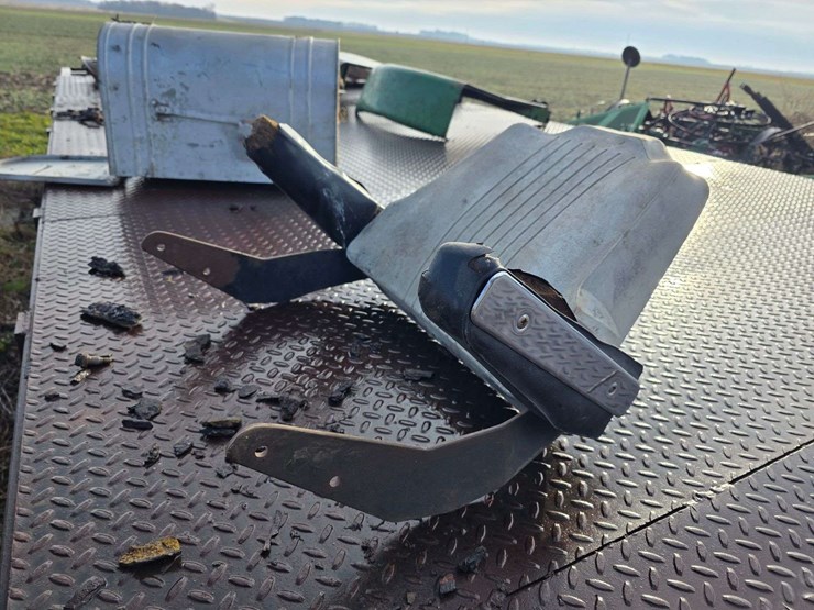 international-tomb-stone-seat-backrest,-excellent-arm-rest-chrome-image-3