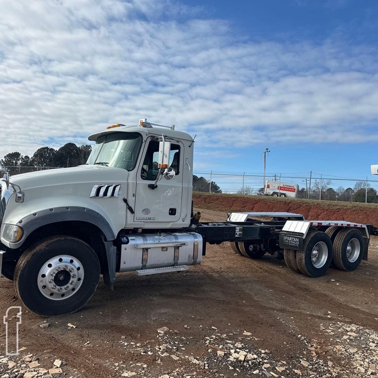 2016 MACK GRANITE GU433