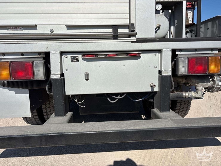 2019-isuzu-nrr-image-24