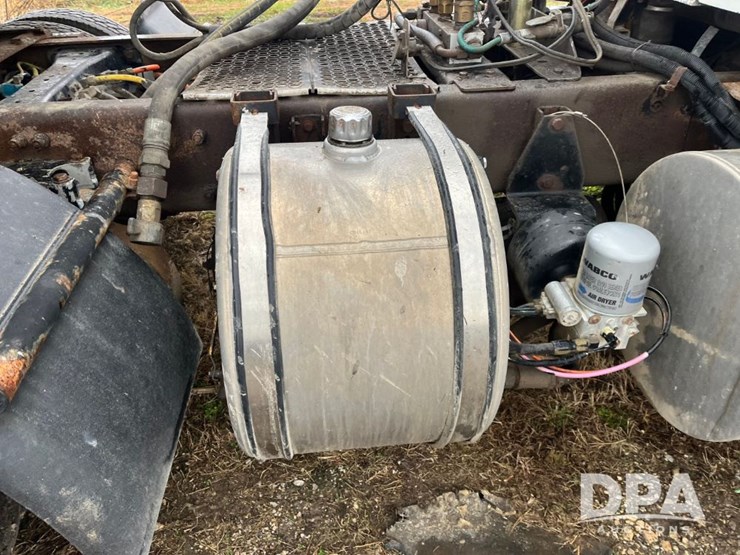 2005-kenworth-t800-image-17