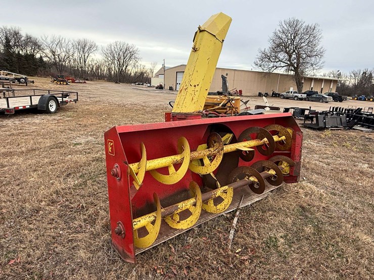 farm-king-8’-snowblower,-dual-augers,-540-pto,-3pt-hookup,-hydraulic-spout-image-5