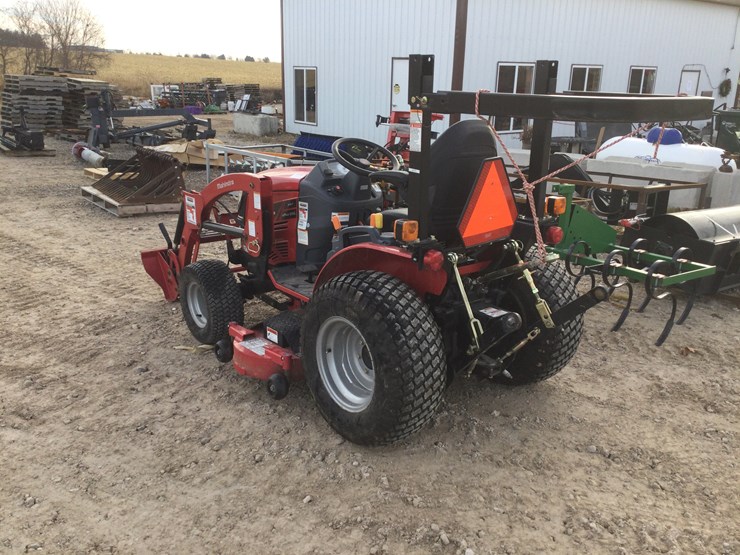 2021-mahindra-emax-25l-image-3