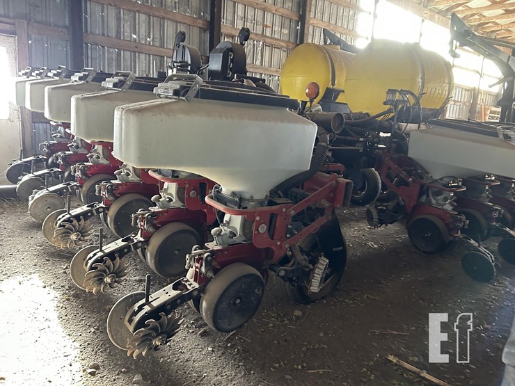 2004-white-8516-image-10