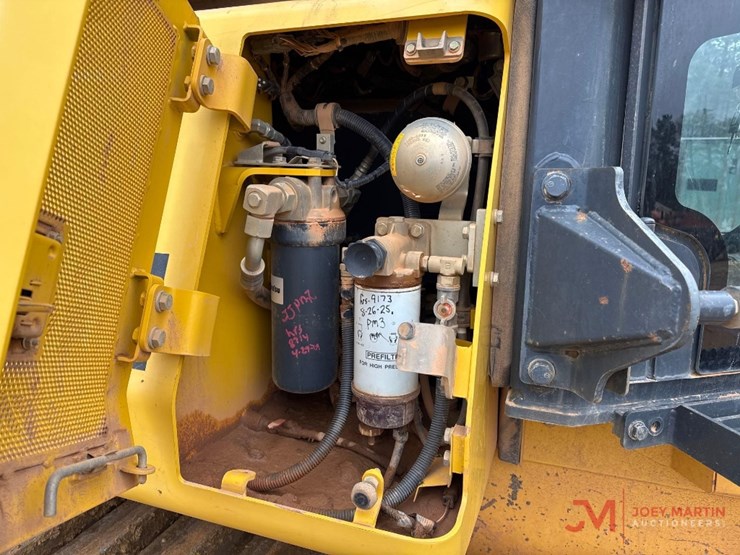 komatsu-d51pxi-24-image-12