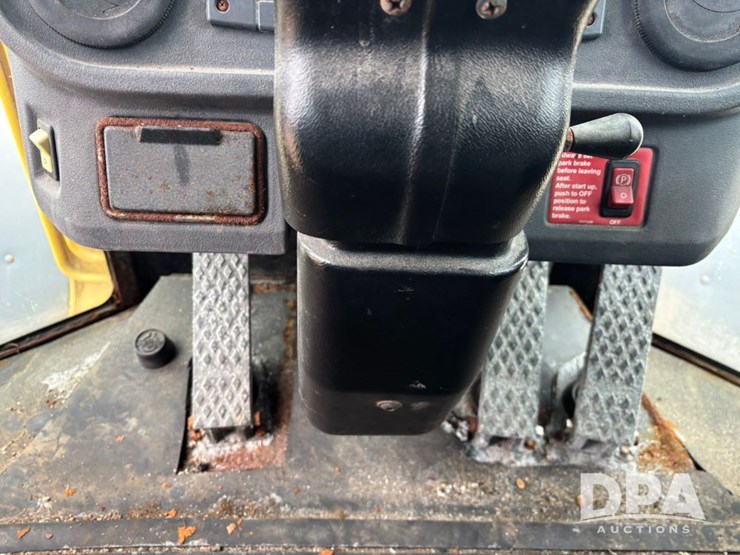 2007-deere-444j-image-66