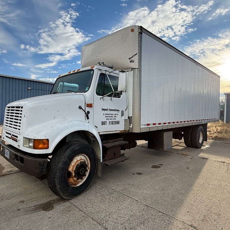 1992 International 805 Box Truck, Shows 54,622 Miles, 9 Speed Transmission, 11R22.5 Tires, 26.5’ Box