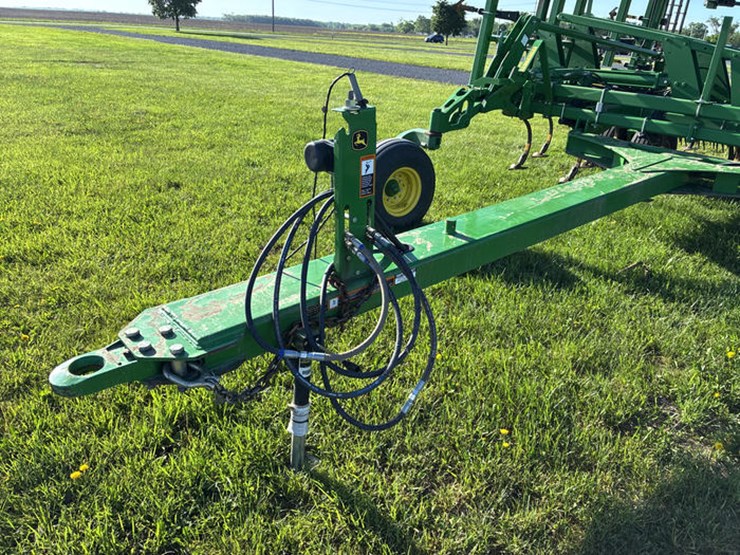 john-deere-2210-image-12